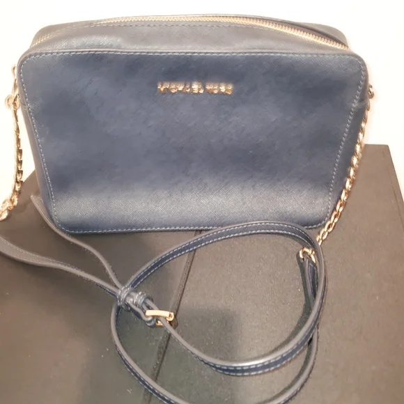 Michael Kors - Picture 1 of 4